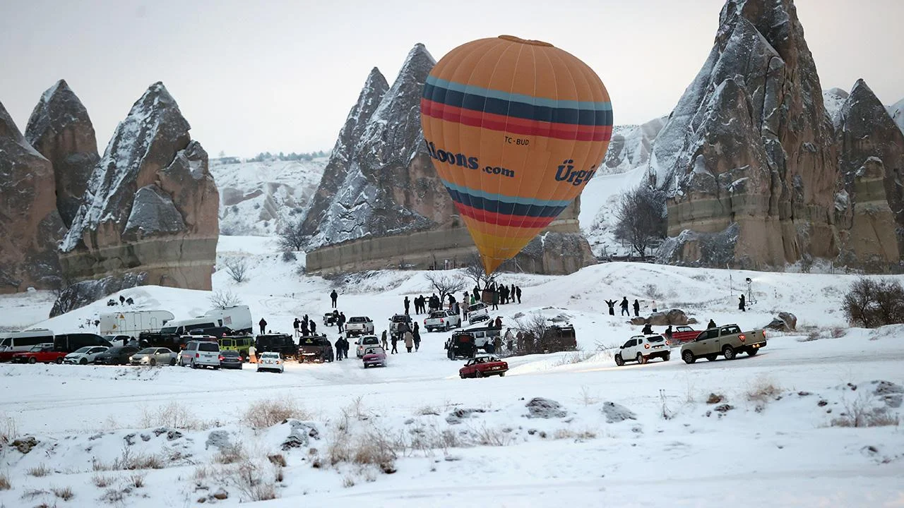 Kapadokyada hava şarları ilə uçuşlara icazə verilmir
