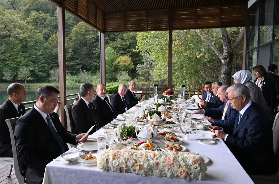 Qəbələdə rəsmi nahar verilib