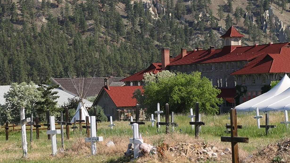 Kanadada internat məktəbində 93 uşaq məzarı tapılıb