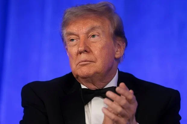 Donald Tramp özünü "Amerikanın xilaskarı" elan etdi