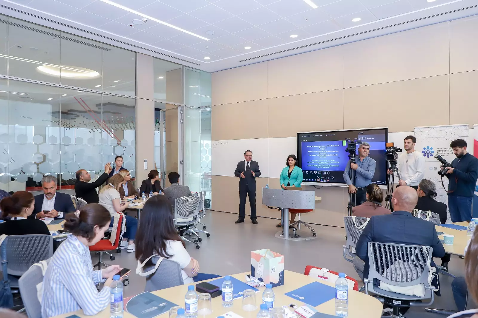 COP29-da iştirak edəcək ingilisdilli jurnalistlər üçün növbəti təlimlər keçilir - FOTO