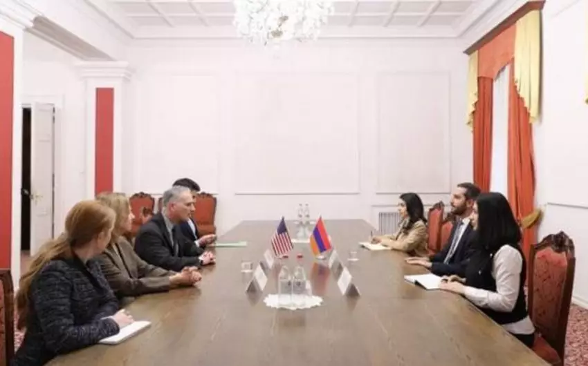 Rubinyan və Bono Bakı ilə İrəvan arasında münasibətlərin normallaşması prosesini müzakirə ediblər