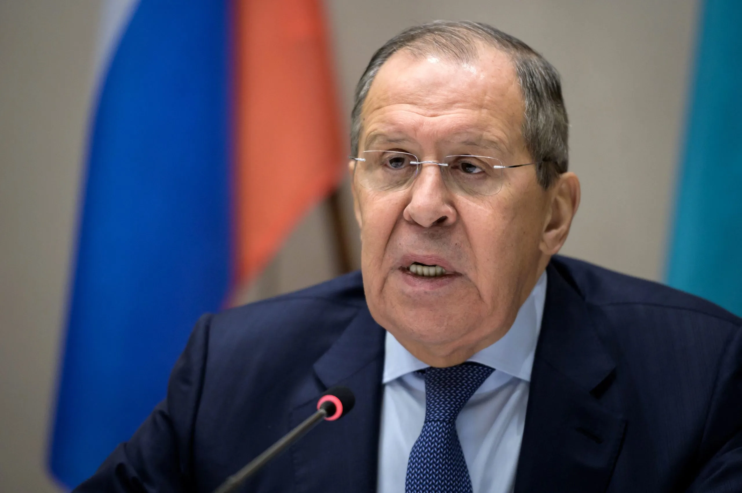 Lavrov: "Ümid edirik ki, qeyri-regional ölkələr prosesə mane olmayacaq"