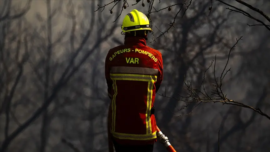 Fransanın Var əyalətində 130 hektardan çox meşə sahəsi yanıb