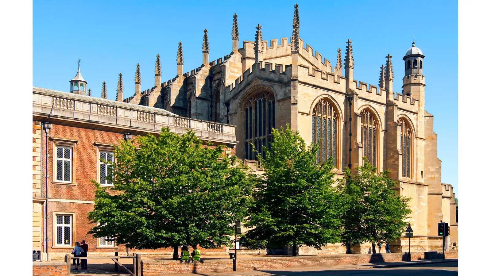 İngiltərəni idarə edən məktəb