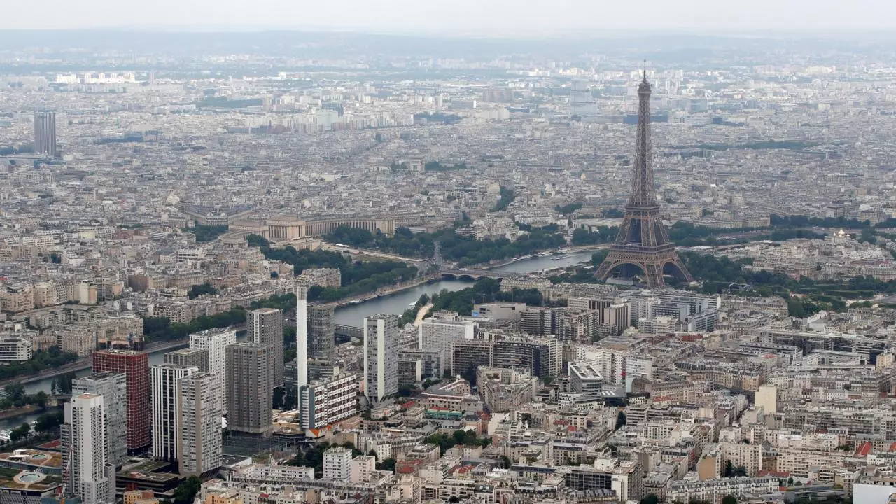 Fransanın iki şəhərində nümayişlərə qadağa qoyulub