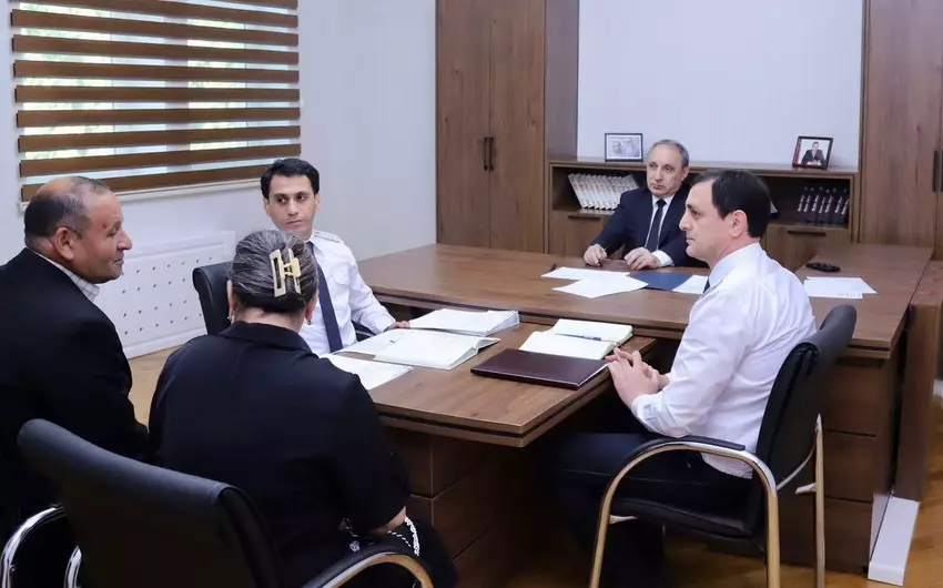 Baş prokuror Hacıqabulda vətəndaşları qəbul edib