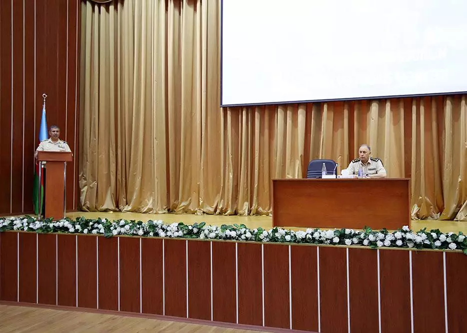 Müdafiə naziri təxribatların qarşısının alınmasına ilə bağlı tapşırıqlar verib