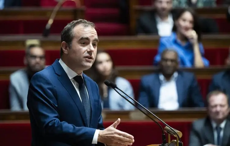 Fransa parlamenti hökumətə etimadsızlıq qətnaməsini rədd edib