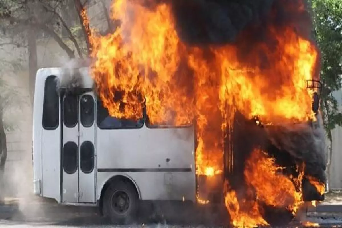 Sumqayıtda sərnişin avtobusu yanıb