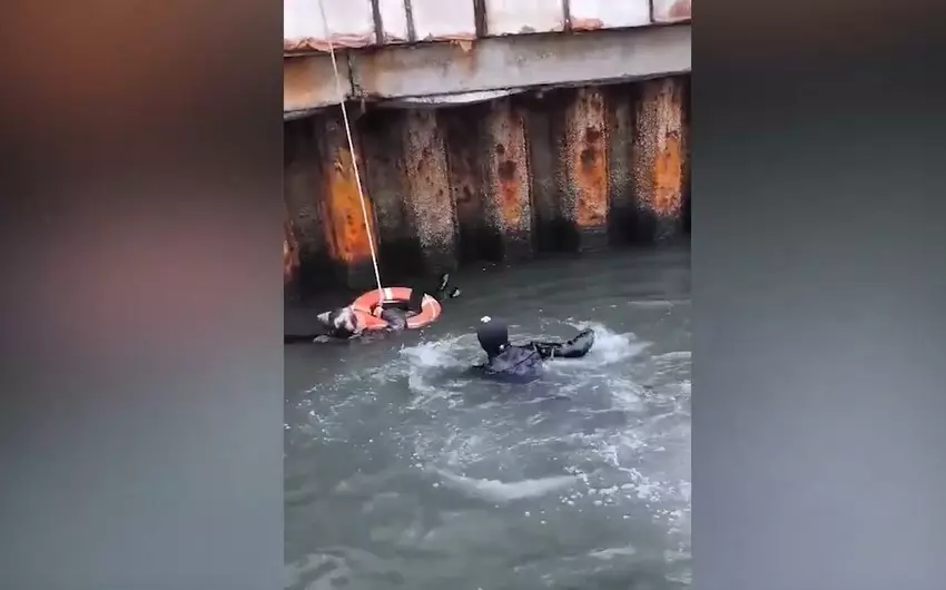 Bulvarda batan şəxs xilas edildi - VİDEO