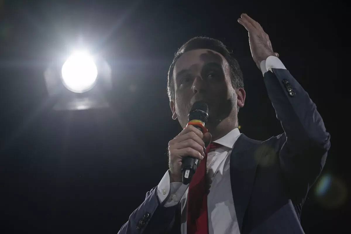 Fransız siyasətçi: “NATO-ya üzvlük Fransanı zəiflədir”