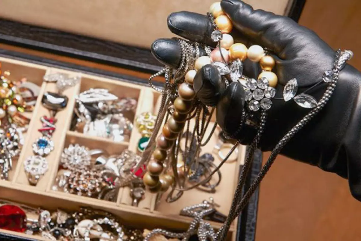 Sumqayıtda evlərdən silsilə oğurluq edən şəxslər saxlanılıb