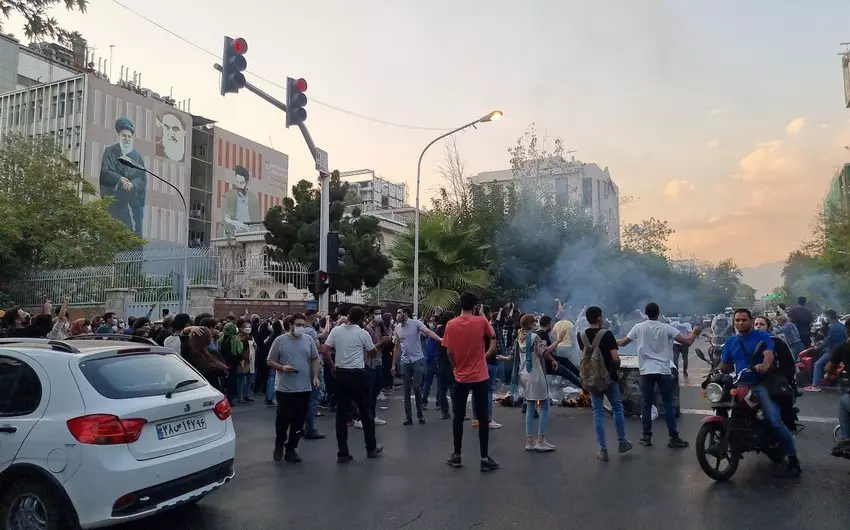 İranda fəhlələrin tətili genişlənir