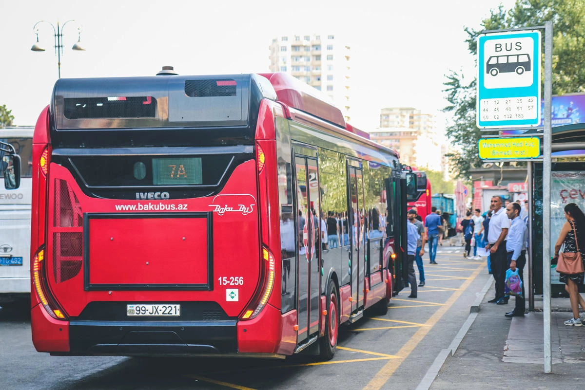 Avtobusların hərəkət intervalında gecikmələr var