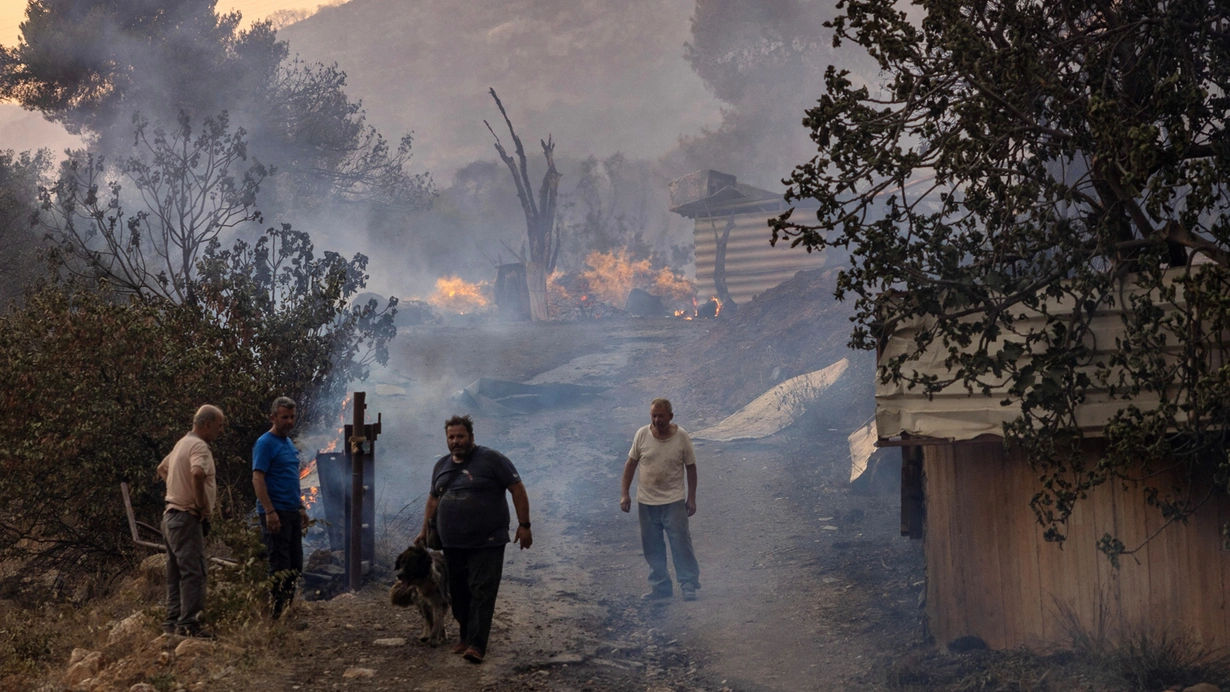 Yunanıstanda  davam edən meşə yanğınları nəzarətdən çıxıb