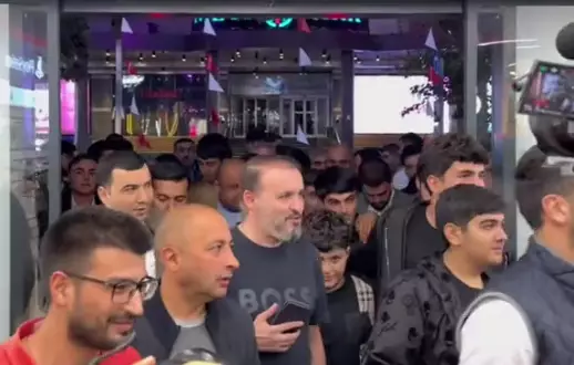 Bakıda "iPhone 16"ya görə İZDİHAM YAŞANDI - FOTOLAR