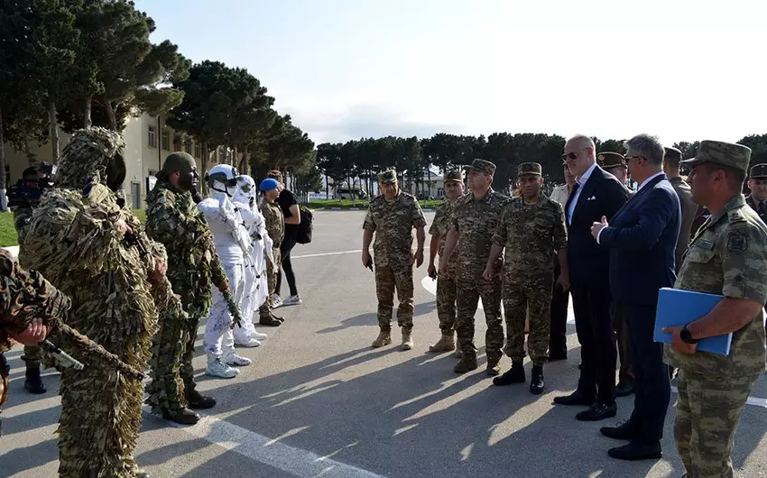 Macarıstanın müdafiə naziri "N" saylı hərbi hissədə olub