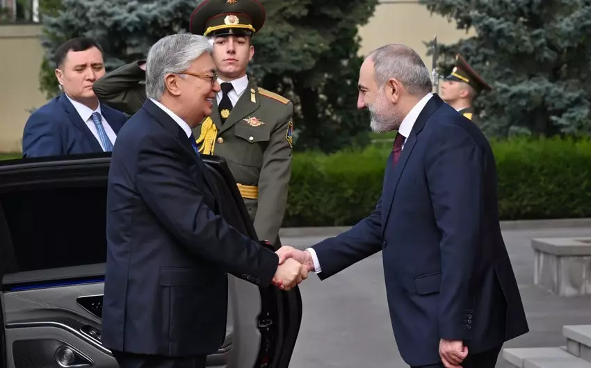Qazaxıstan Prezidenti Ermənistanın Baş naziri ilə görüşüb
