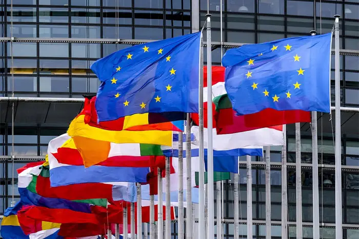 Aİ-nin əhalisi 450 milyonu keçdi