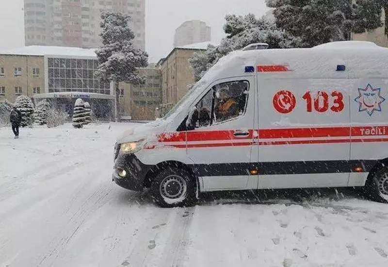 Qarlı havaya görə indiyədək 347 nəfər təcili tibbi yardıma müraciət edib
