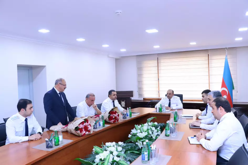 Baş Prokurorluğun iki əməkdaşı təqaüdə göndərilib