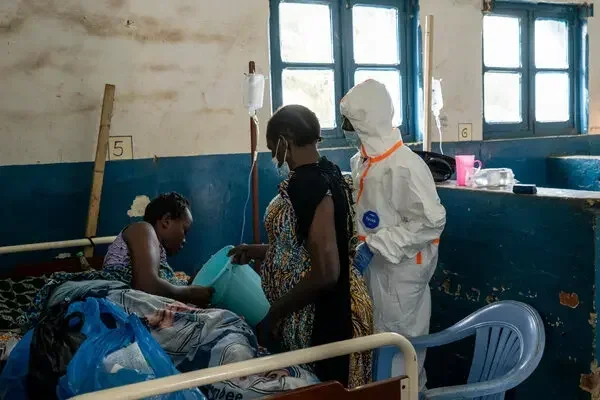 Ebola virusu yenidən dünyanı təhdid edir: Ölüm sayı artır