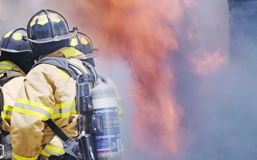 Qəbələdə yaşayış binasında yanğın olub, sakinlər təxliyə edilib