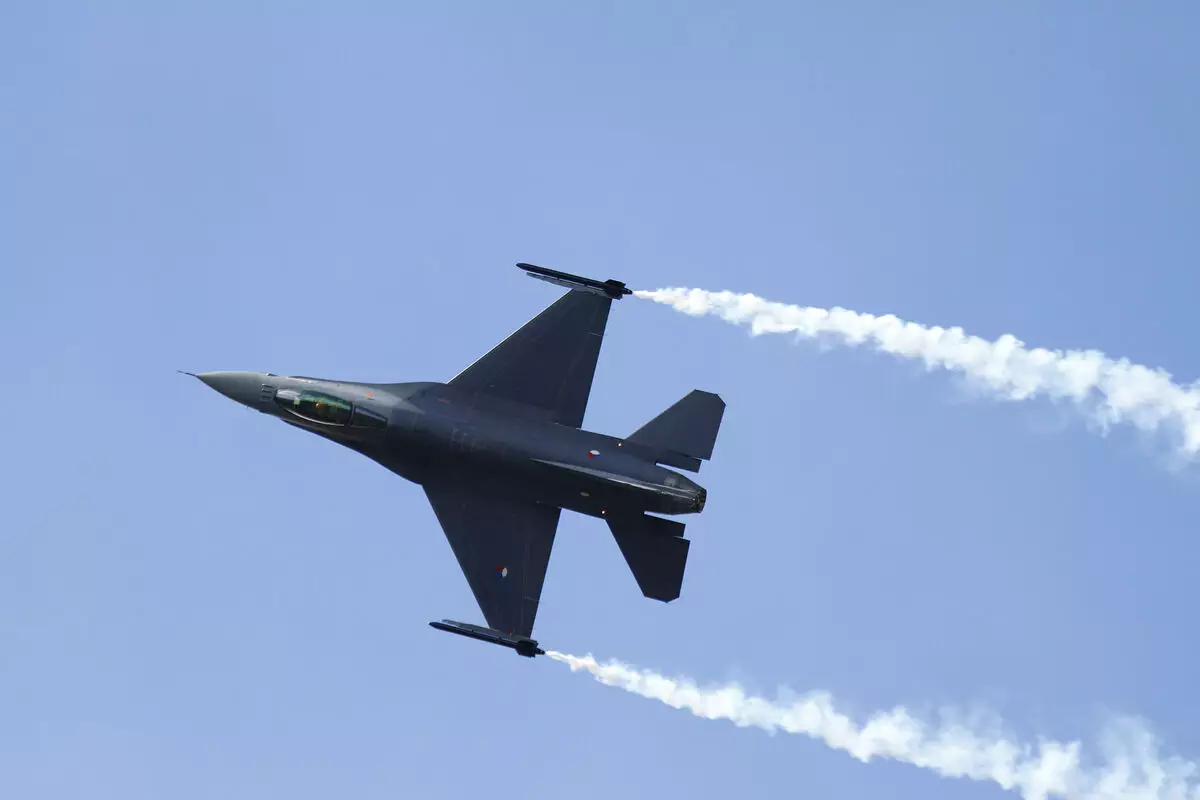 Hollandiya F-16-nın Ukraynaya ixracına icazə verib