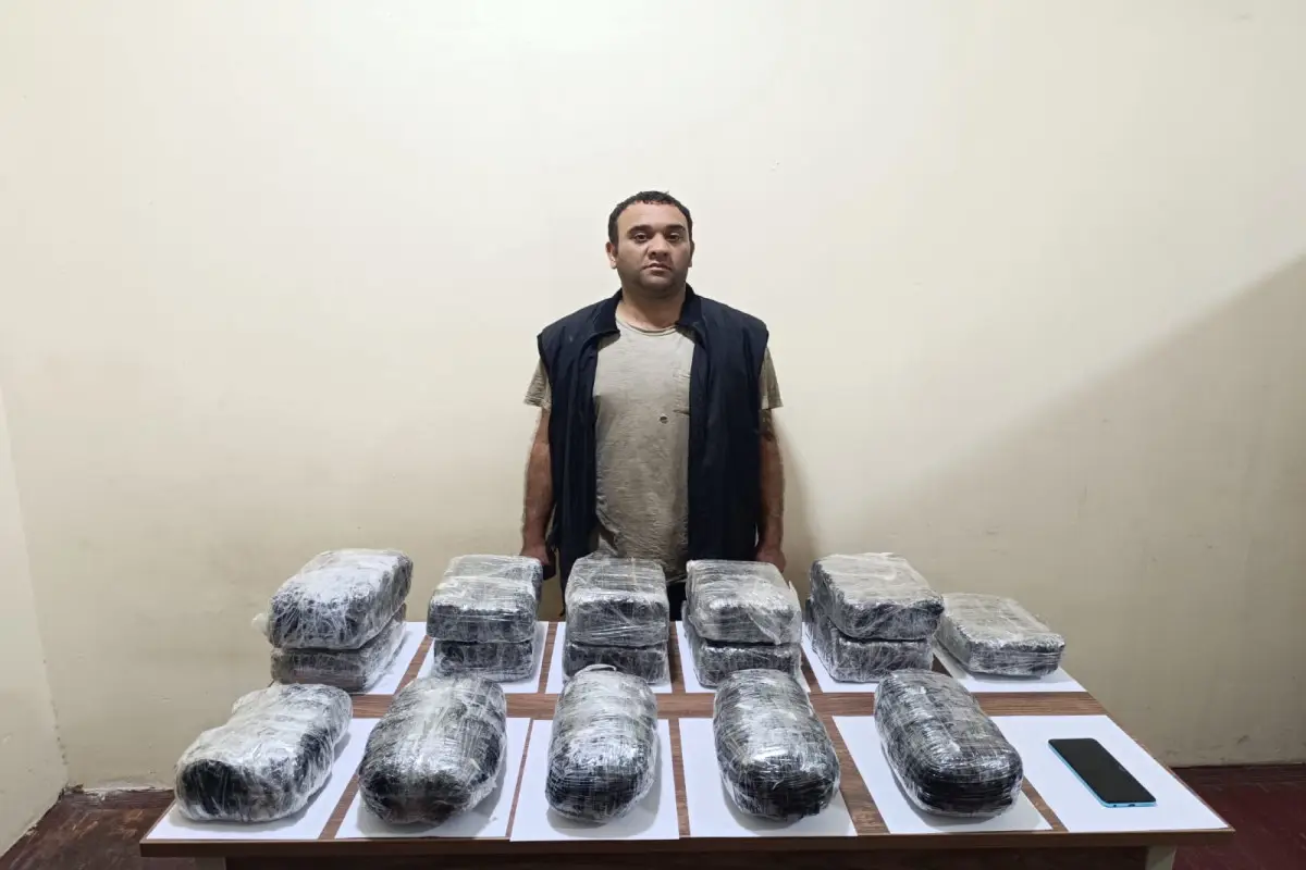 İranla sərhəddə saxlanılan şəxsdən 16 kq narkotik götürülüb