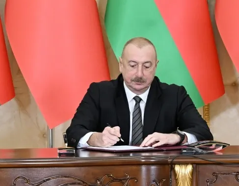 Prezident şəxsiyyət vəsiqəsinə dəyişiklikləri TƏSDİQLƏDİ