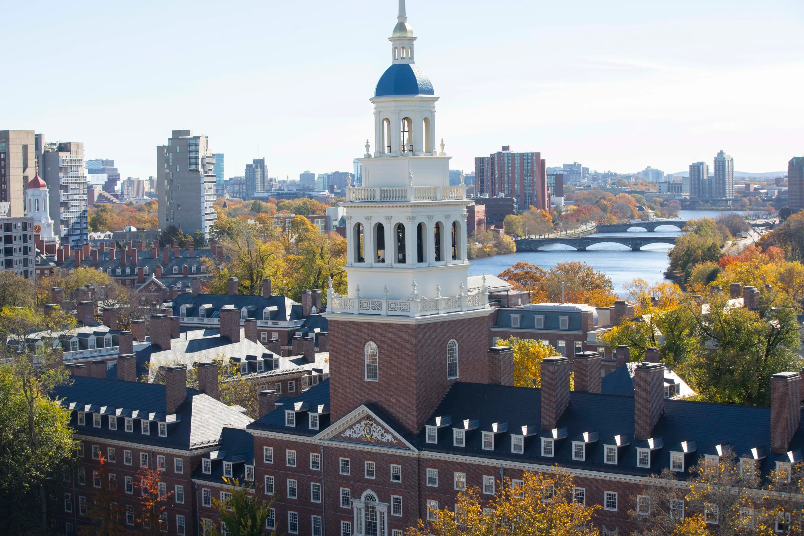 Harvard Universitetinə edilən 8,7 milyard dollar ianə araşdırılır
