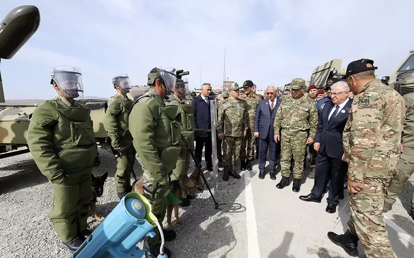 Birgə taktiki təlimdə silah və texnika sərgisi nümayiş etdirilib