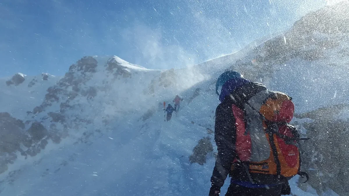 Elbrus dağında faciə: Zirvəni fəth etmək istəyən alpinist öldü