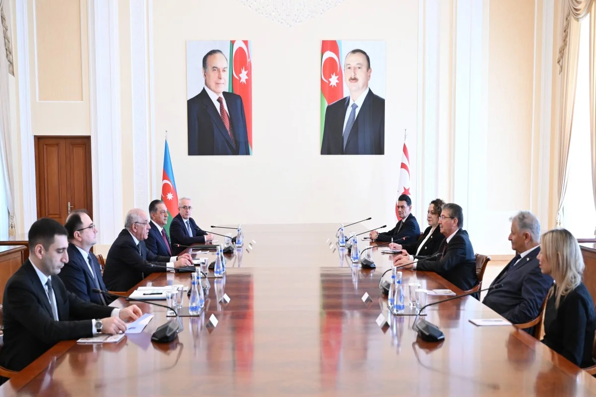 Əli Əsədov ŞKTC Baş naziri ilə görüşüb