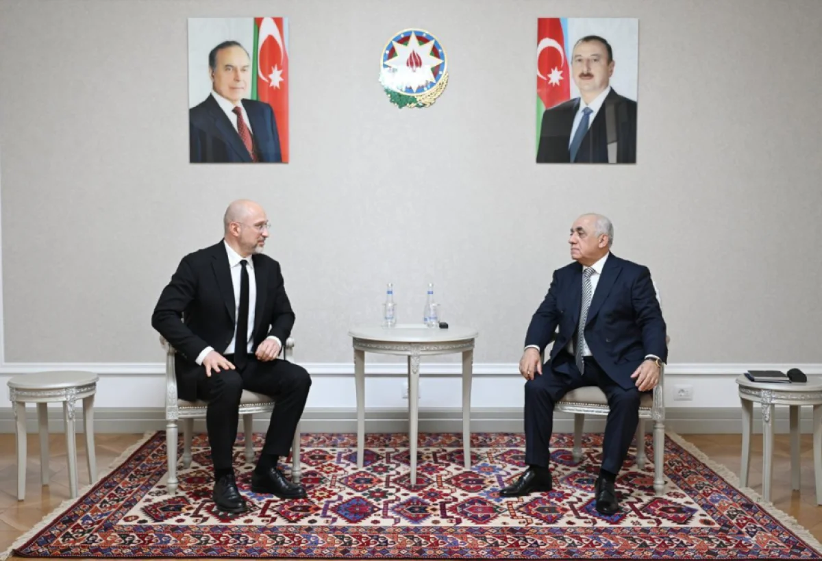 Əli Əsədov Şmıqal ilə görüşüb