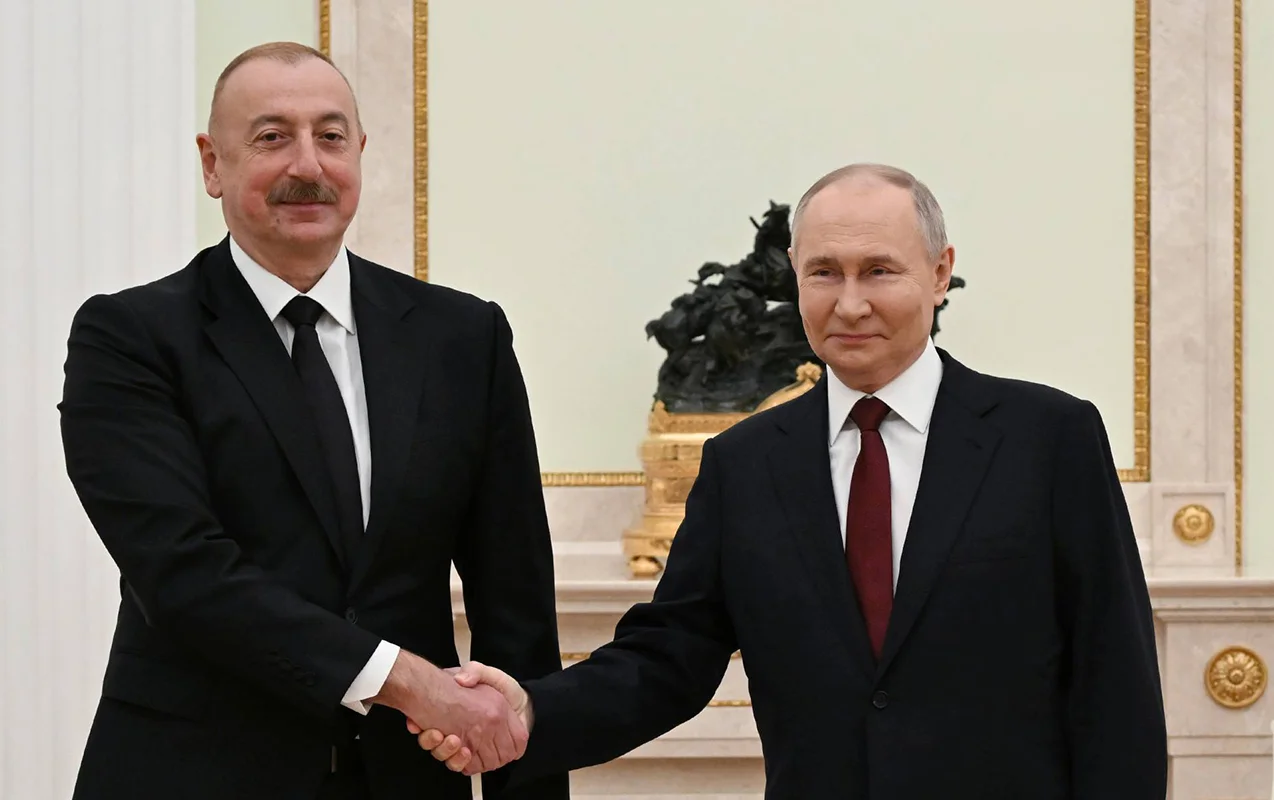 Əliyevlə Putin telefonla danışdı