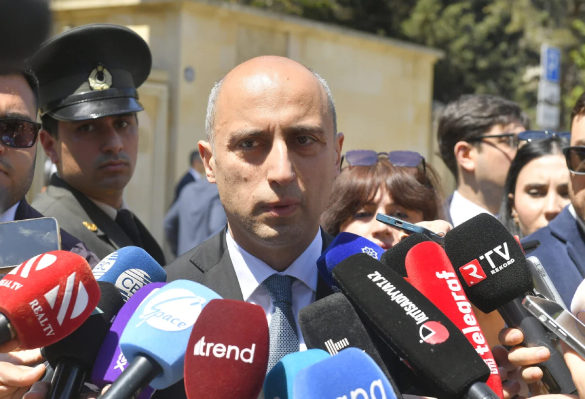 Emin Əmrullayev qəzalı məktəblərin təmiri barədə danışdı
