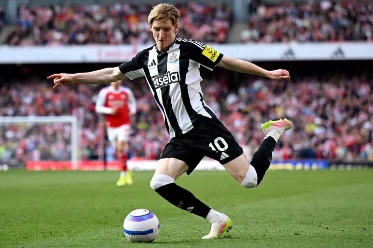 Entoni Qordon "Bavariya", "Arsenal" və "Liverpul"un hədəfindədir