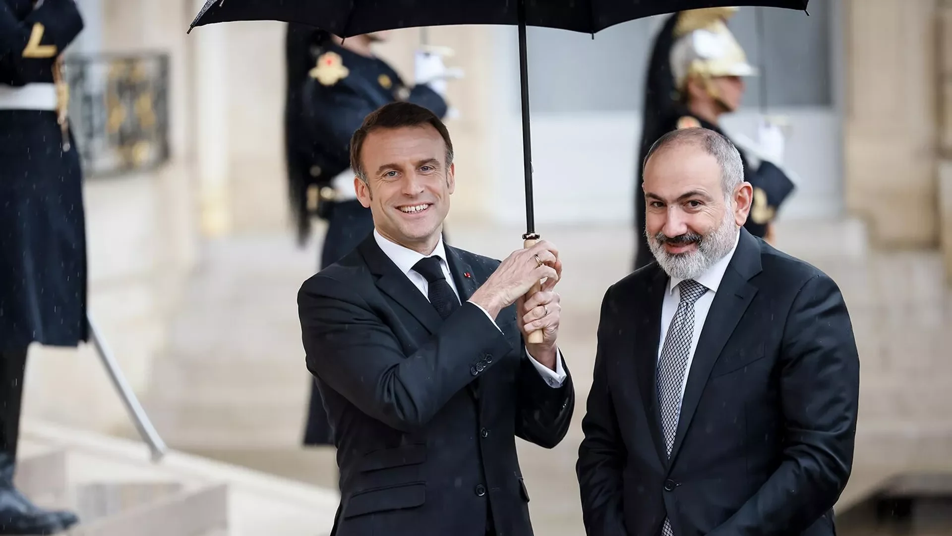 Ermənistan hökuməti Makron üçün konsertə 1 milyon dollardan çox xərcləyəcək