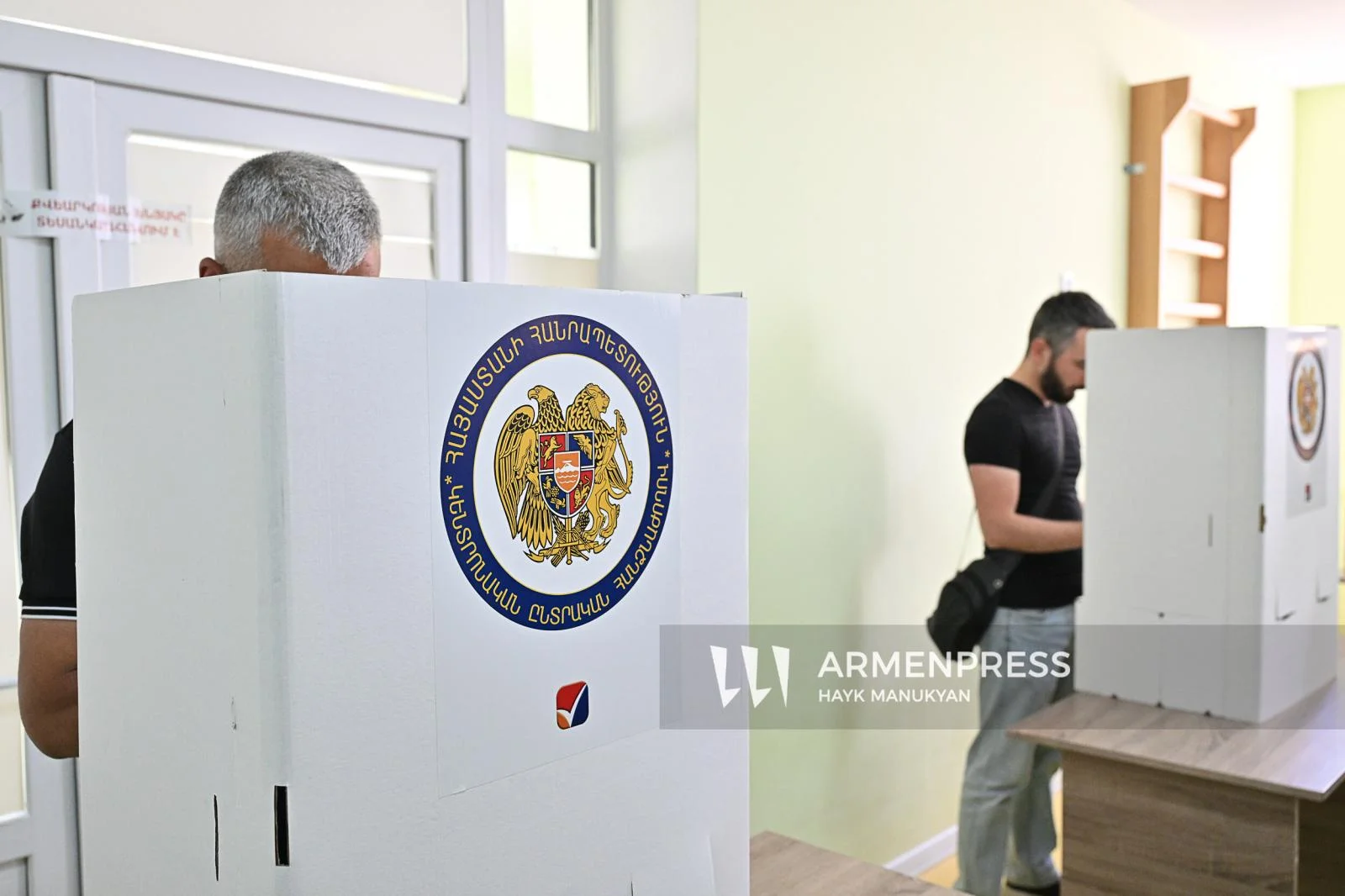 Ermənistanda seçki günü: 619 pozuntu, 18 nəfər saxlanıldı