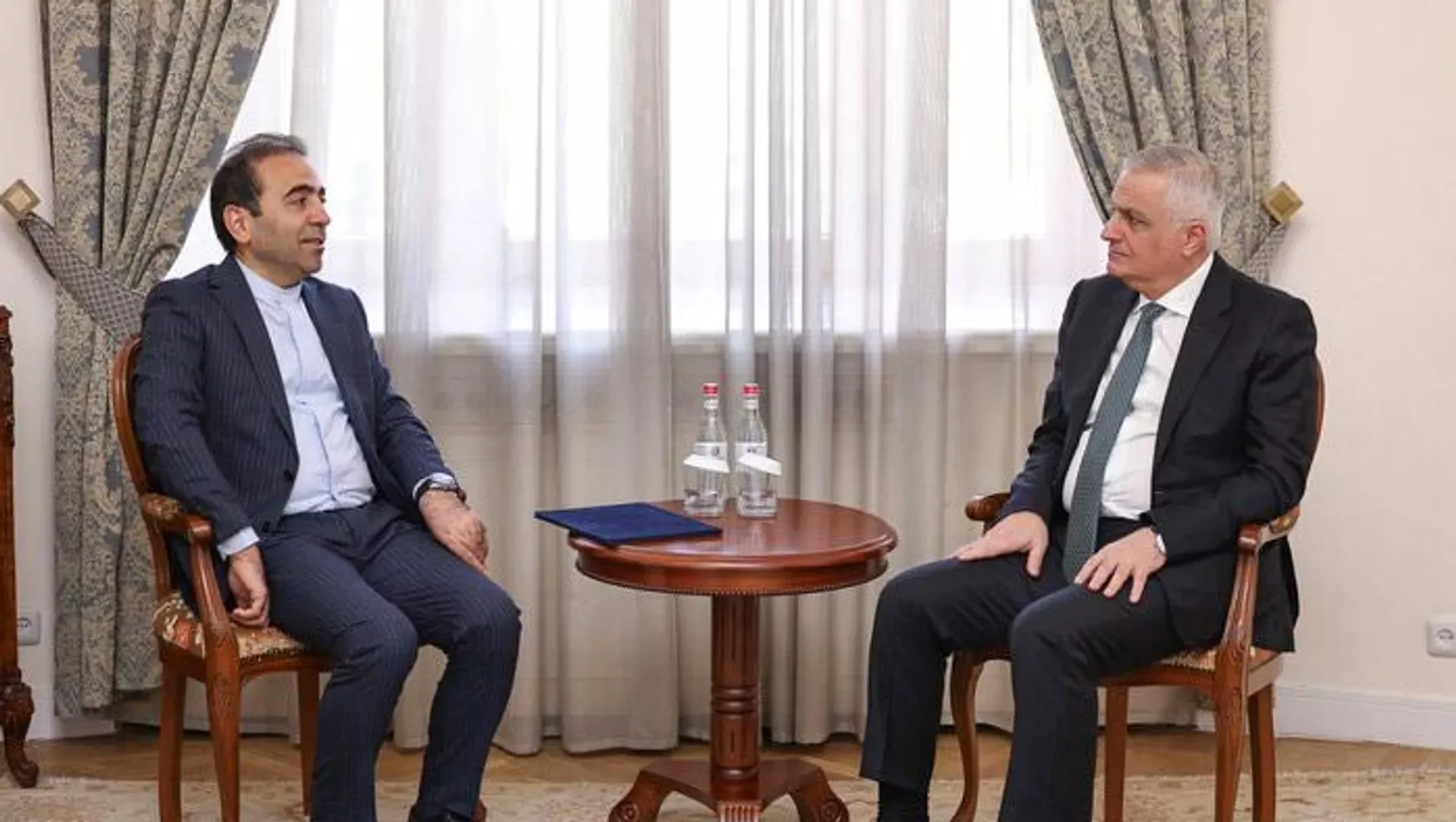 Ermənistanın baş nazirinin müavini İranın səfiri ilə görüşüb