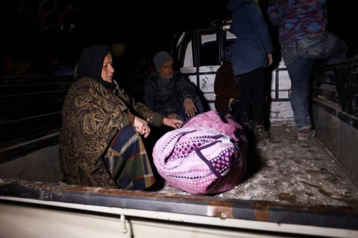 Suriyada zəlzələ nəticəsində 300 minə yaxın insan evini tərk edib