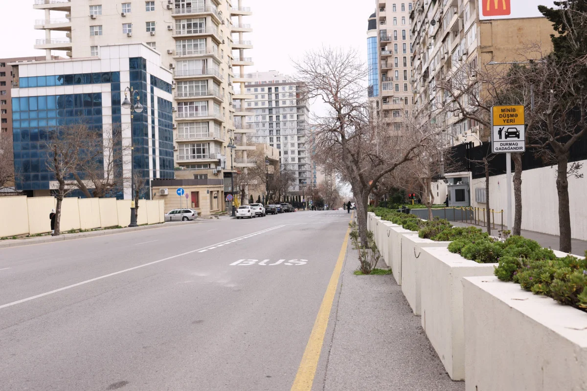 Bakıda avtobus zolaqlarında yeni minib-düşmə yerləri yaradılıb