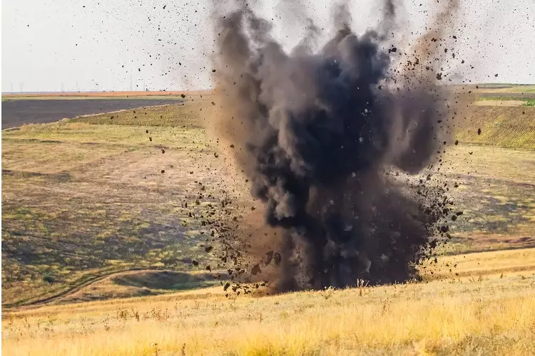 Cəbrayılda yük avtomobili tank əleyhinə minaya düşüb