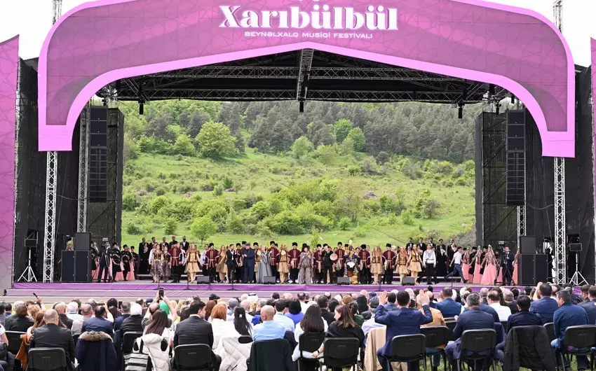 “Xarıbülbül” festivalında “Qarabağnamə” adlı sərgi açılıb