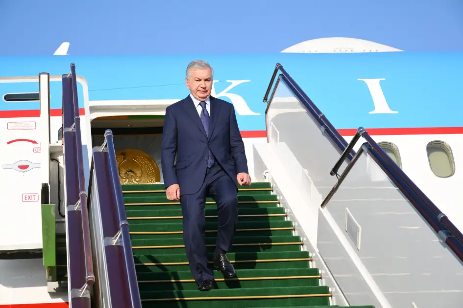 Şavkat Mirziyoyev Azərbaycanda səfərdədir