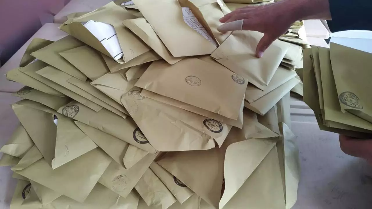 Seçki bülletenlərinin sayımı başa çatır - YENİLƏNİR