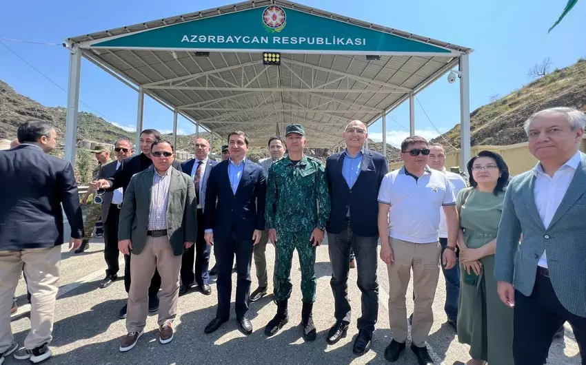 Hikmət Hacıyev: "Aparılan istintaq tədbirlərini sərhəd-buraxılış məntəqəsinin bağlanması kimi qələmə vermək əsassızdır"