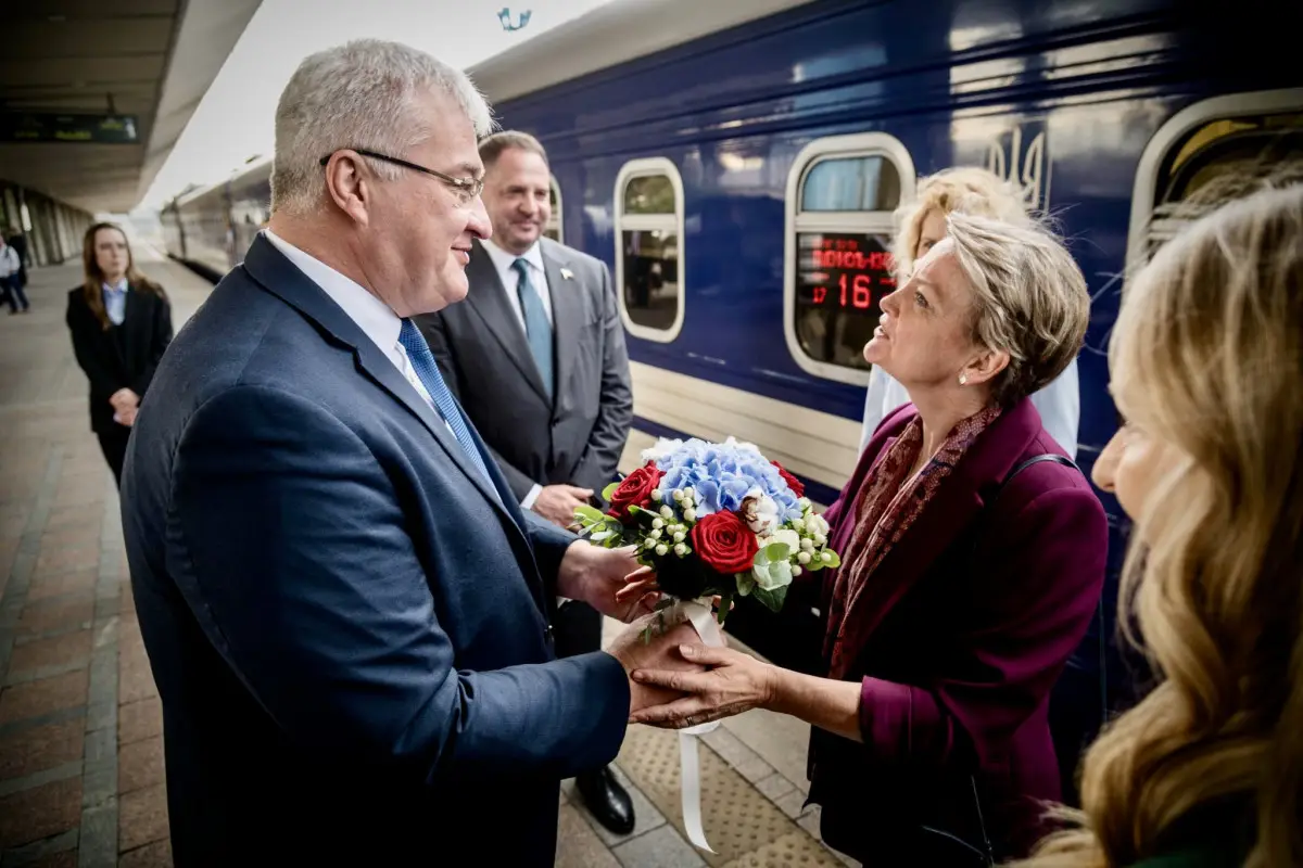 Britaniyanın yeni XİN başçısı Ukraynaya ilk səfərini edib